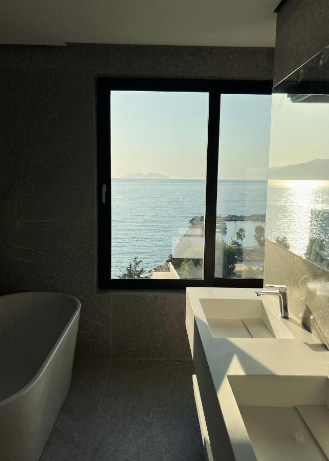 Mazarine Hotel, Vlore, Albania Radhime Exterior photo