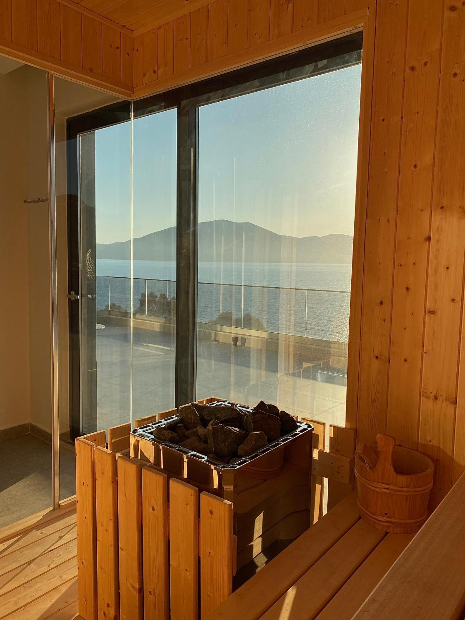 Mazarine Hotel, Vlore, Albania Radhime Exterior photo